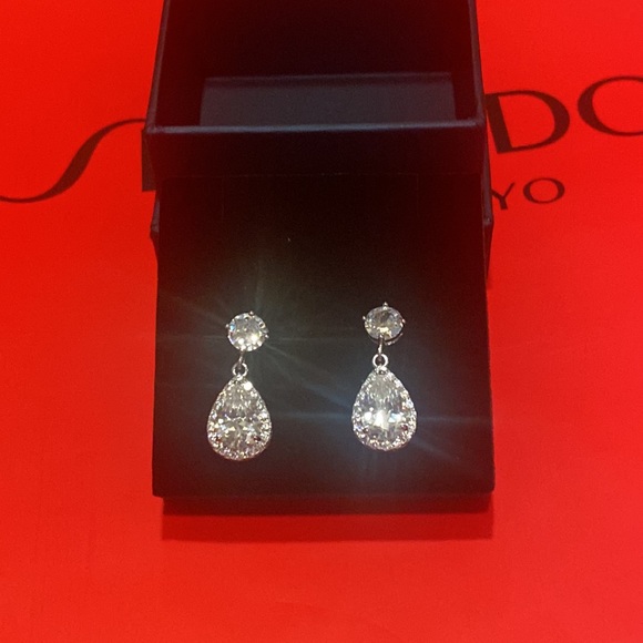 De Luxury Water Drop Pendant Earring, Color White Diamond - Picture 4 of 6
